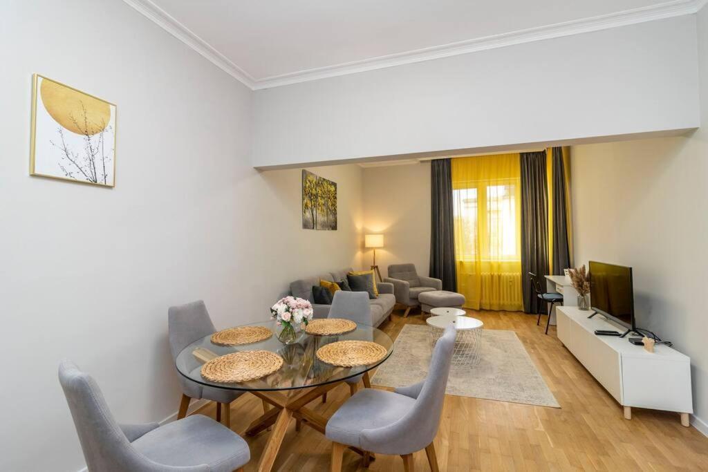 Spacious Aristocratic Apt. With A Colourful View Sofia Bagian luar foto