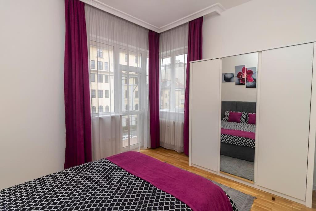 Spacious Aristocratic Apt. With A Colourful View Sofia Bagian luar foto